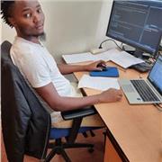 Prof de maths expérimenté et entrain de finaliser une thèse de doctorat en mathématiques.